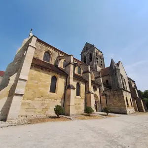 The Church of Auvers, between history and Van Gogh's perspective
