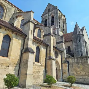 The Church of Auvers, between history and Van Gogh's perspective