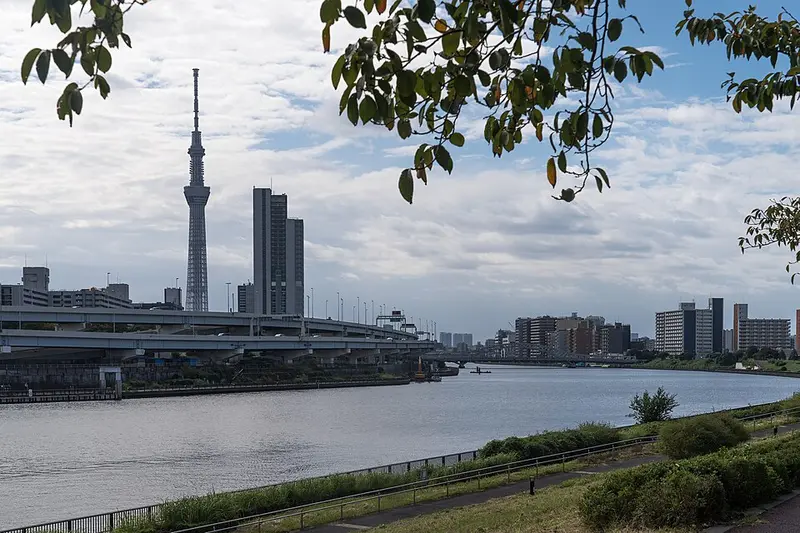 La sumida avec la skytree en arrière plan La sumida avec la skytree en arrière plan