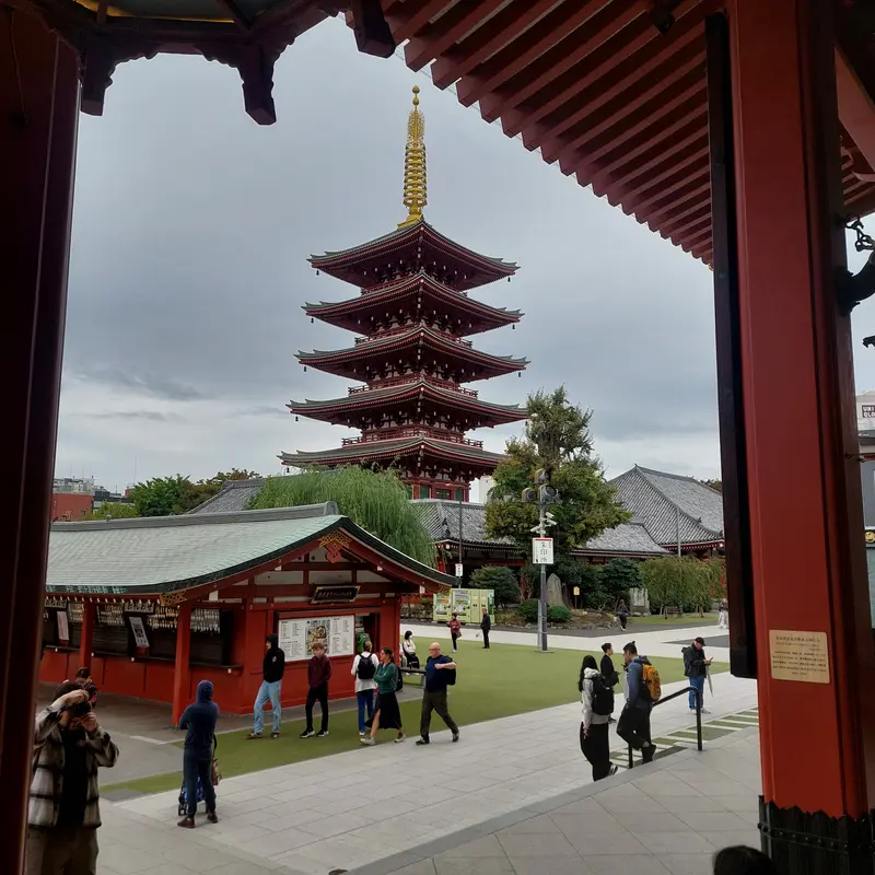 Pagode a cinq étages vu du Senso-ji Pagode a cinq étages vu du Senso-ji