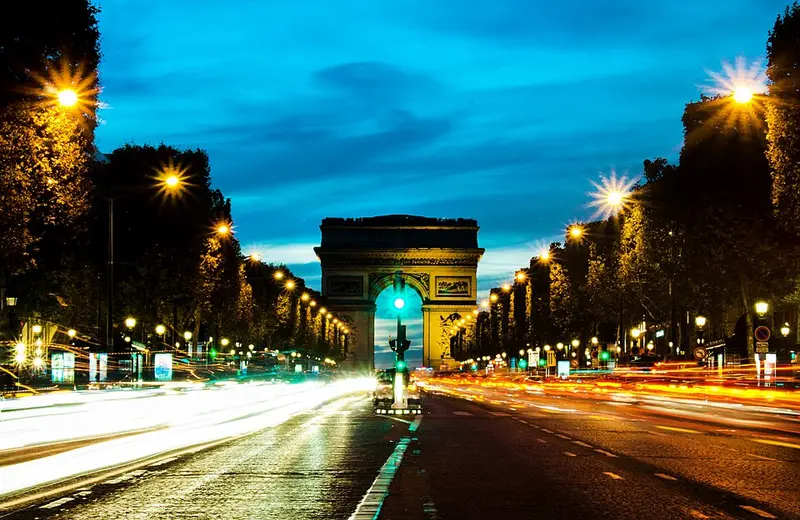 Champs-Elysées au Crépuscule