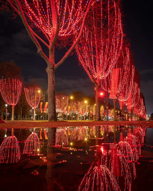 Décorations de noel sur l'avenue des Champs-Elysées en décembre 2020