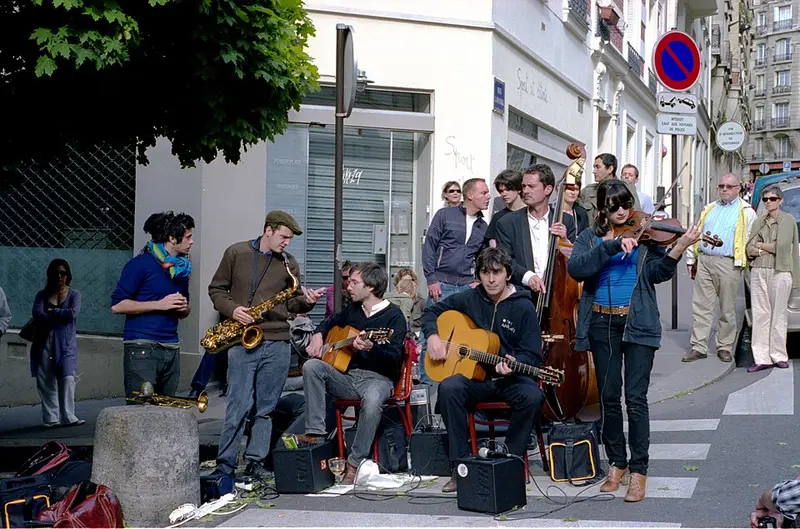 Groupe amateur pendant la fête de la musique