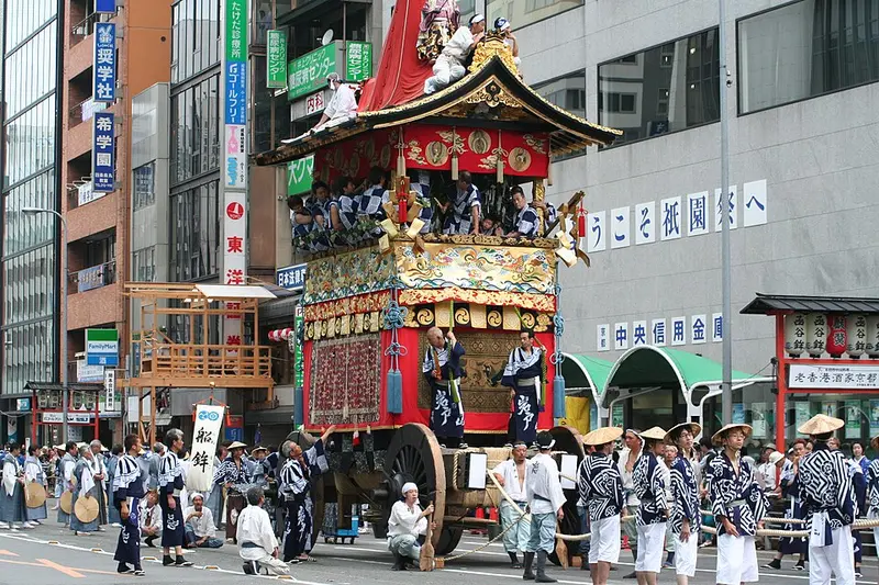 Vue du défilé des chars du festival de Gion